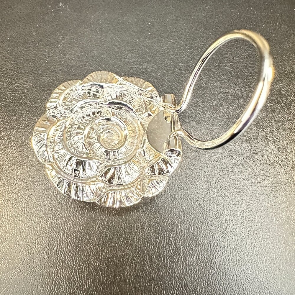 🌹✨ SILVER TONE ROSE SCARF RING / SCARF TIE ✨🌹 - Picture 5 of 5